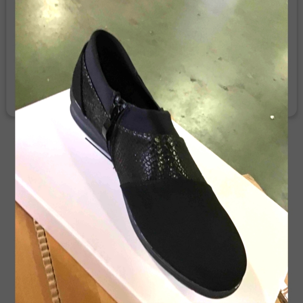 NIB pair of shoes from Salon Studio sz 7.5 and 8.5 med width.